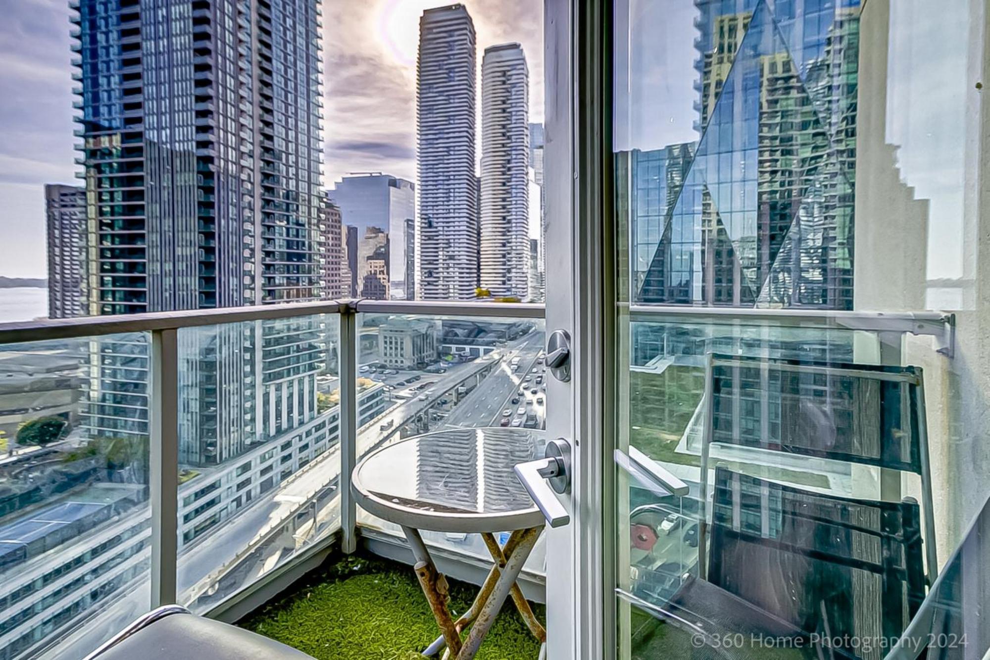 Globalstay Yonge St Condos 토론토 외부 사진